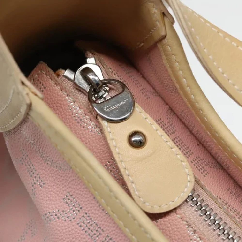 Salvatore Ferragamo Pre-owned Canvas shoulder-bags Pink Dames