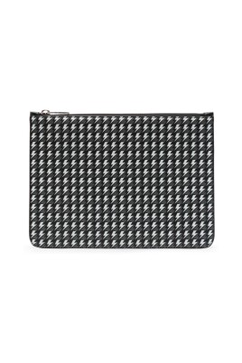 black-zipped-pouch