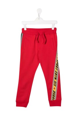 jogging-rouge-avec-cordon-de-serrage