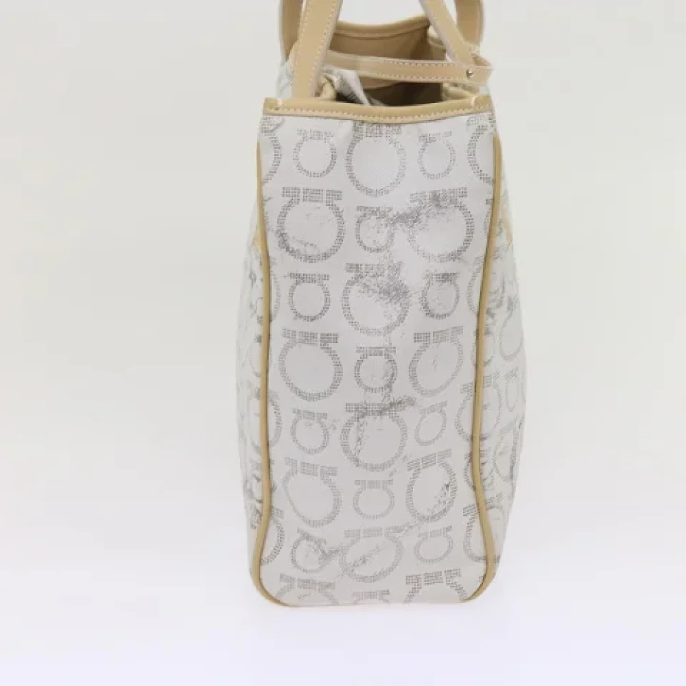 Salvatore Ferragamo Pre-owned Leather handbags Gray Dames