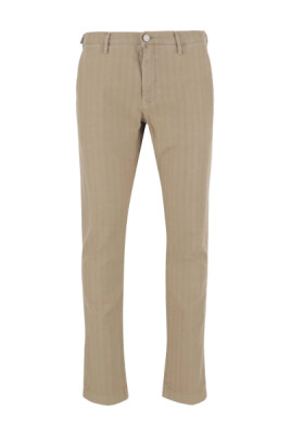 beige-jeans-for-man