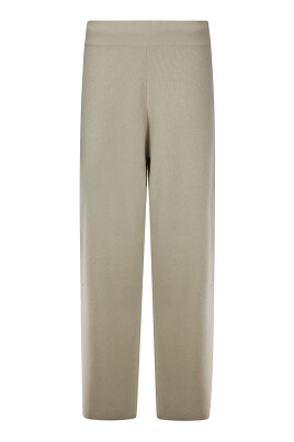 stylish-trousers-for-a-modern-look
