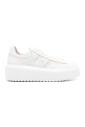 sneakers-blancs-en-cuir-avec-insert-en-daim-bleu
