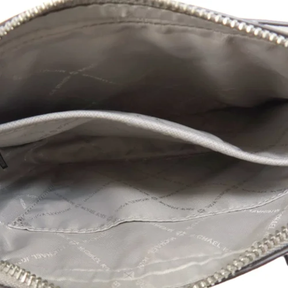 Michael Kors Pre-owned Fabric shoulder-bags Gray Dames