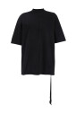 t-shirt-noir-oversize-a-col-rond-et-bande