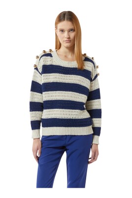 pull-tricote-a-rayures-perforees-et-boutons-decoratifs