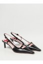 escarpins-noirs-en-cuir-verni-a-talons-hauts