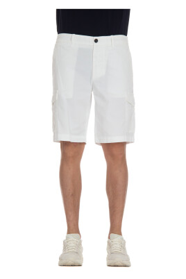 white-shorts-with-zipper-and-button