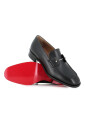 mocassins-en-cuir-noir-avec-epingle-argentee