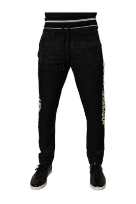 black-jogger-sweatpants-with-drawstring-closure