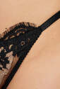 string-en-dentelle