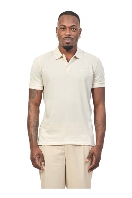 polo-beige-avec-logo-brode