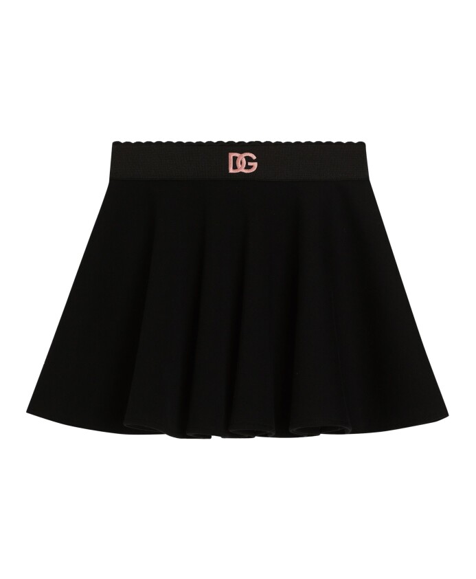jupe-noire-style-a-la-mode