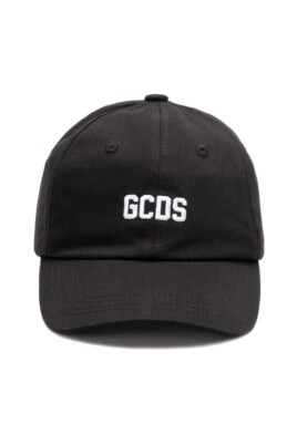 black-hats-and-beanies-for-style