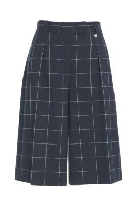 pleated-bermuda-shorts
