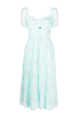 robe-midi-en-mousseline-bleue