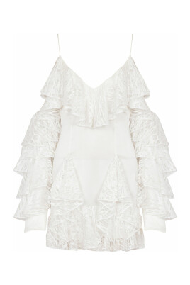robe-fluide-a-volants-en-dentelle