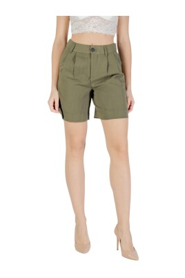 high-waisted-pleated-shorts