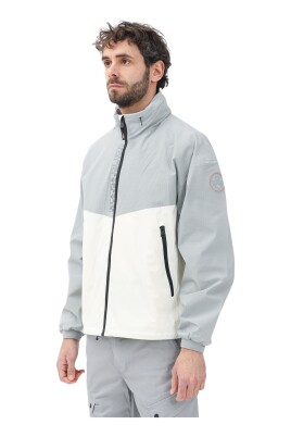 veste-coupe-vent-grise-transition-urbaine