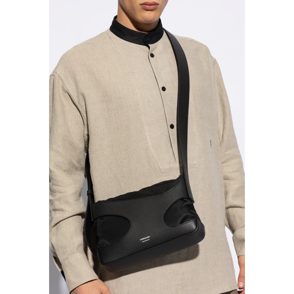 Salvatore Ferragamo Schoudertas Black Heren