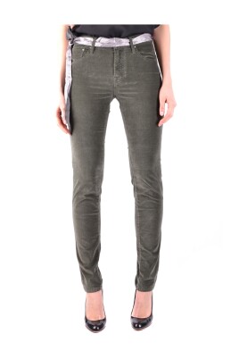 slim-fit-jeans