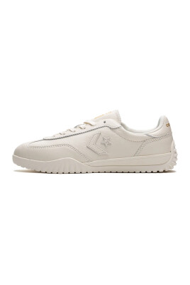 baskets-style-retro-blanc-avec-accents-dores