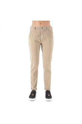 beige-oxford-chino-pants-briana