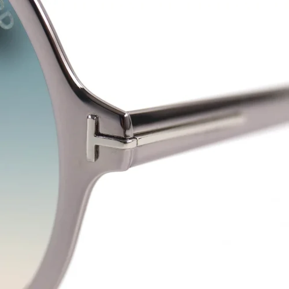 Tom Ford Pre-owned Plastic sunglasses Gray Dames