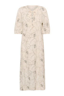 robe-noire-couture-sur-blanc