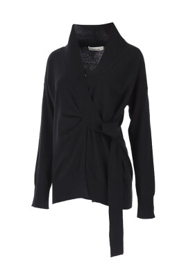 chic-black-sweater