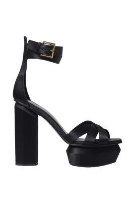 sort-satin-hojhaelede-sandaler