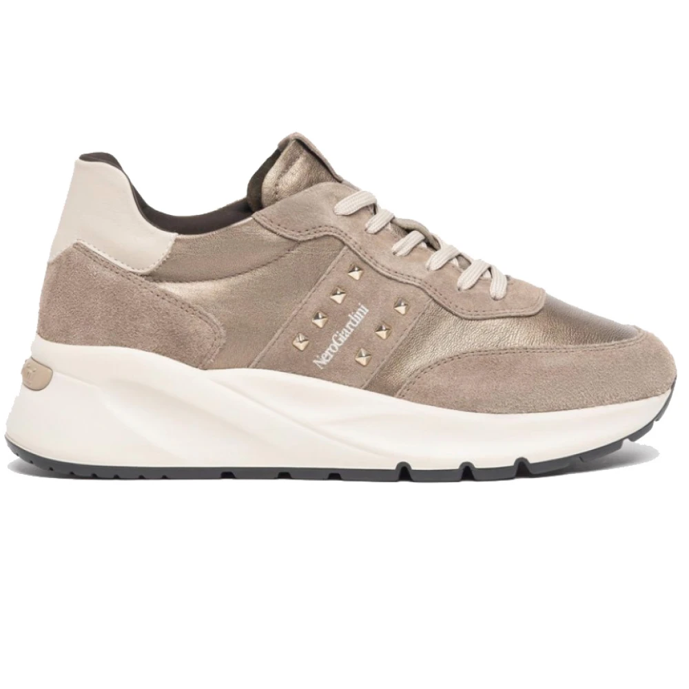 Nerogiardini Beige Sneakers met Stijlvol Design en Comfortabele Pasvorm Beige Dames