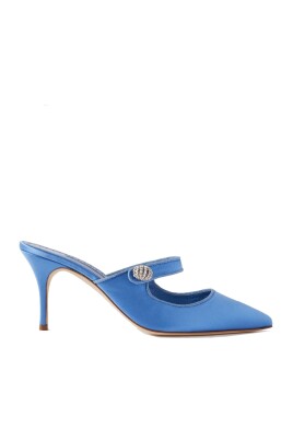 mules-a-enfiler-bleues-ornees-de-bijoux