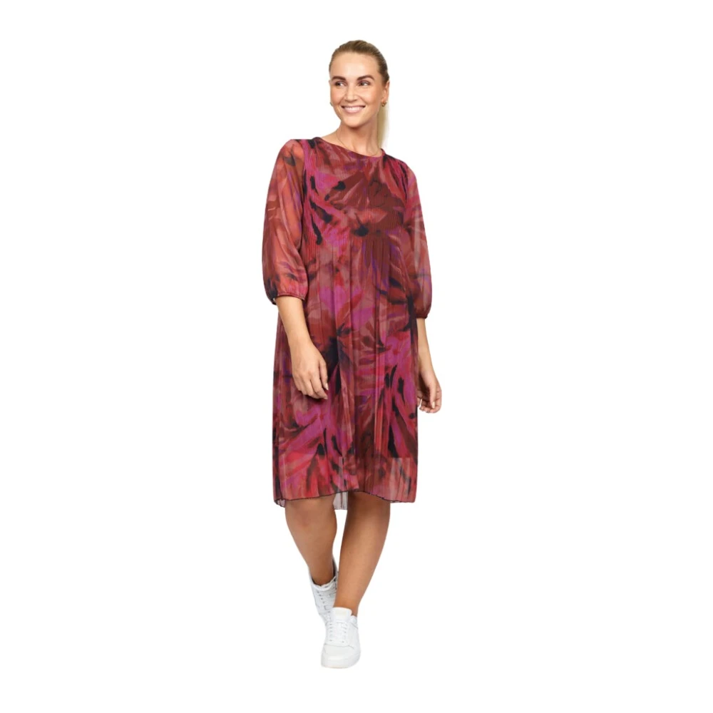 2-Biz Rode Multikleurige Dieppe Jurk met Plooien en 3 4 Mouwen Red Dames