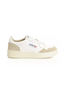 sneakers-en-cuir-blanc-et-beige