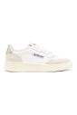 sneakers-basse-en-cuir-avec-inserts-en-daim