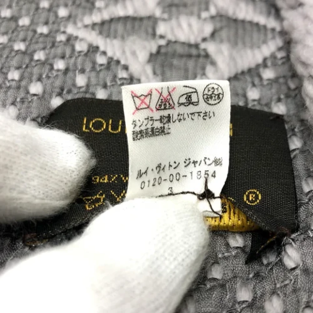 Louis Vuitton Vintage Pre-owned Silk scarves Gray Dames