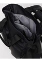 sac-a-dos-minimaliste-avec-poches