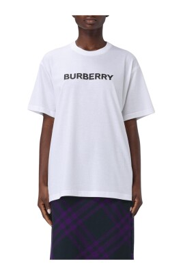 tee-shirt-blanc-iconique-avec-logo