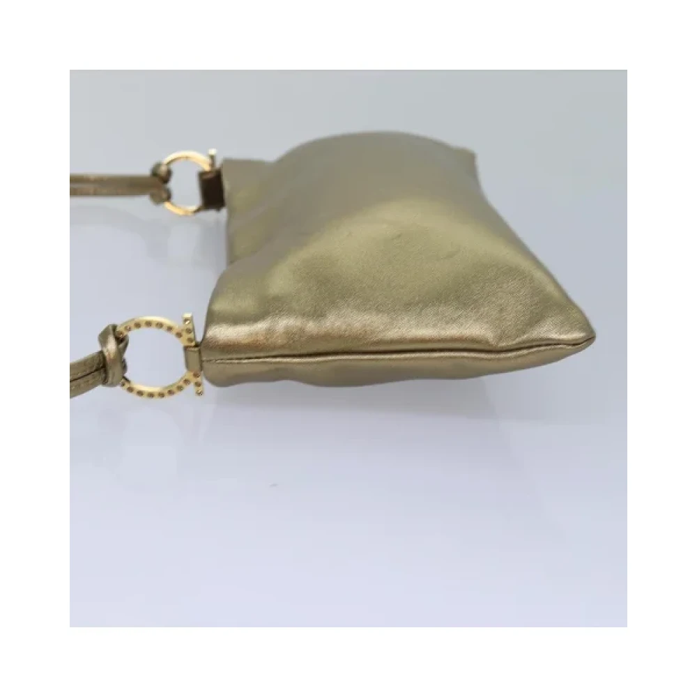 Salvatore Ferragamo Pre-owned Leather shoulder-bags Beige Dames