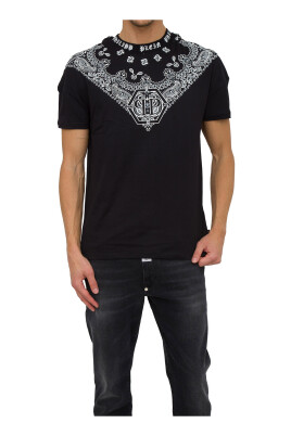 black-round-neck-t-shirt