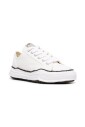 sneakers-blanches-en-toile-avec-embout-en-caoutchouc