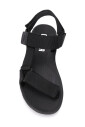 sandales-plates-decontractees-ouvertes