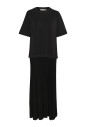 robe-plissee-noire-a-manches-amples