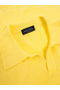 polo-jaune-a-col-en-v-tricote