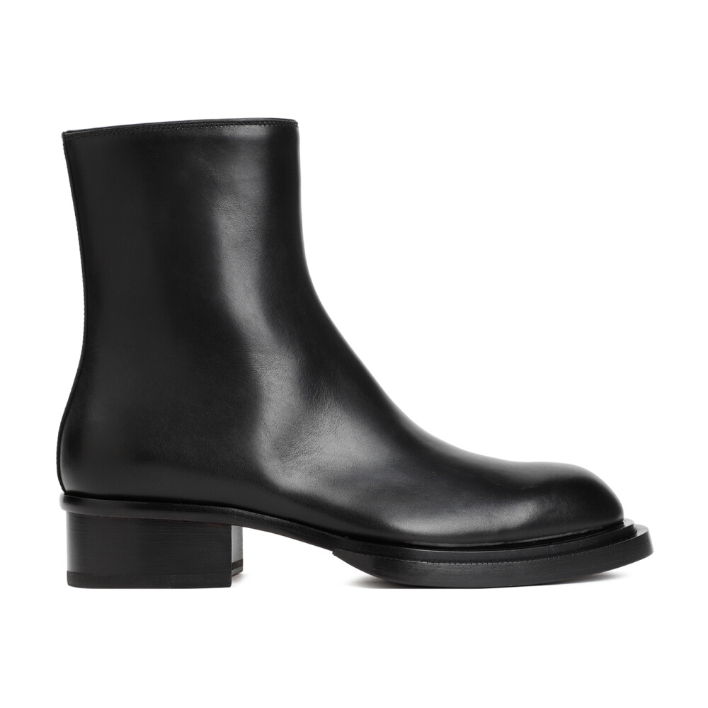Shop Boots from Alexander McQueen online on Miinto