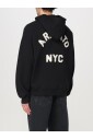 sweatshirt-noir-coupe-decontractee