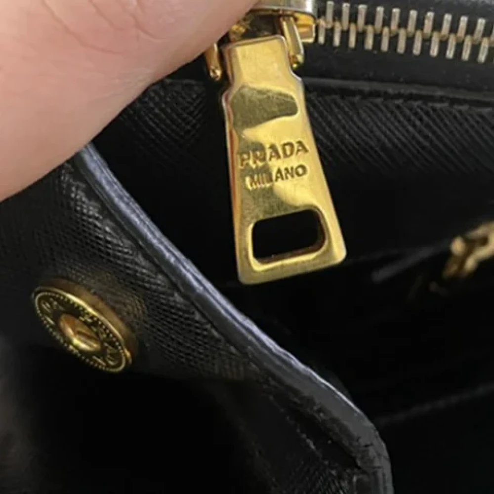 Prada Vintage Pre-owned Leather handbags Black Dames