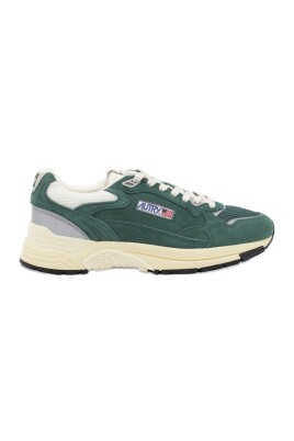 sneakers-vertes-en-maille-avec-panneaux-en-daim
