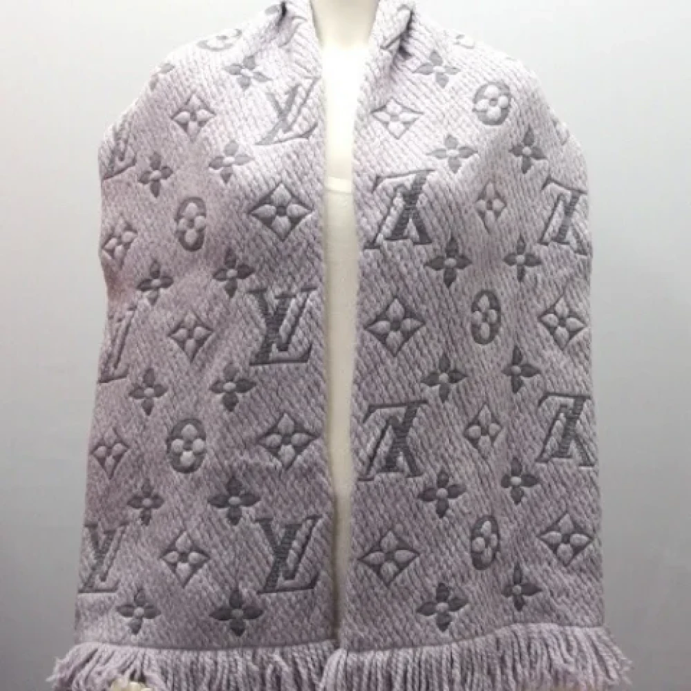 Louis Vuitton Vintage Pre-owned Wool scarves Gray Unisex